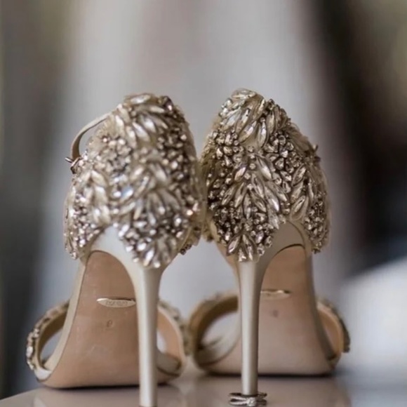 Badgley Mischka Satin Tampa Ivory Crystal Ankle Strap Stiletto Sandals N… - Picture 4 of 15